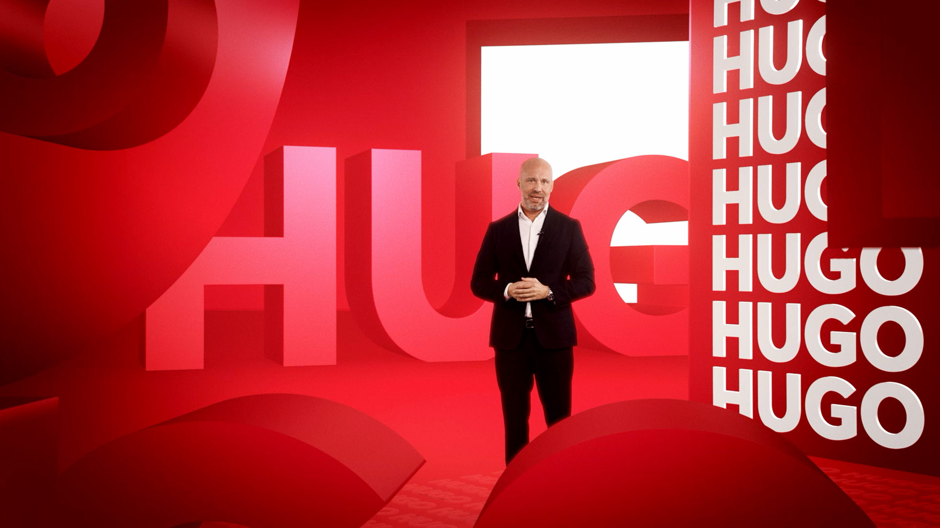 hugoboss_winter23_redroom_a3_1920x1080_web_001